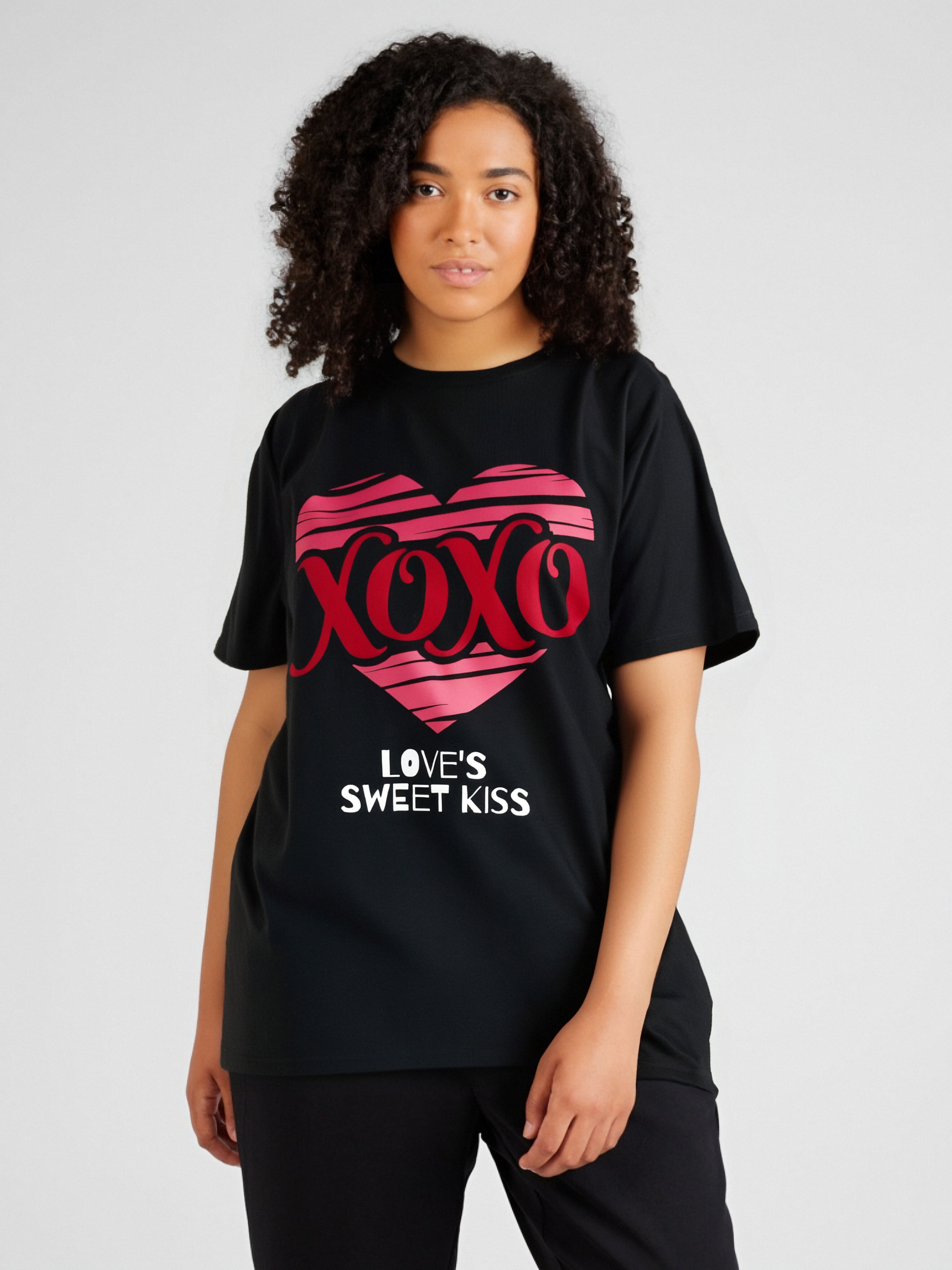 Love's Sweet Kiss Vintage Heart Design Men's T-Shirt - 100% Cotton, Casual Fit, Round Neck - Perfect for Valentine's Day & Casual Attire