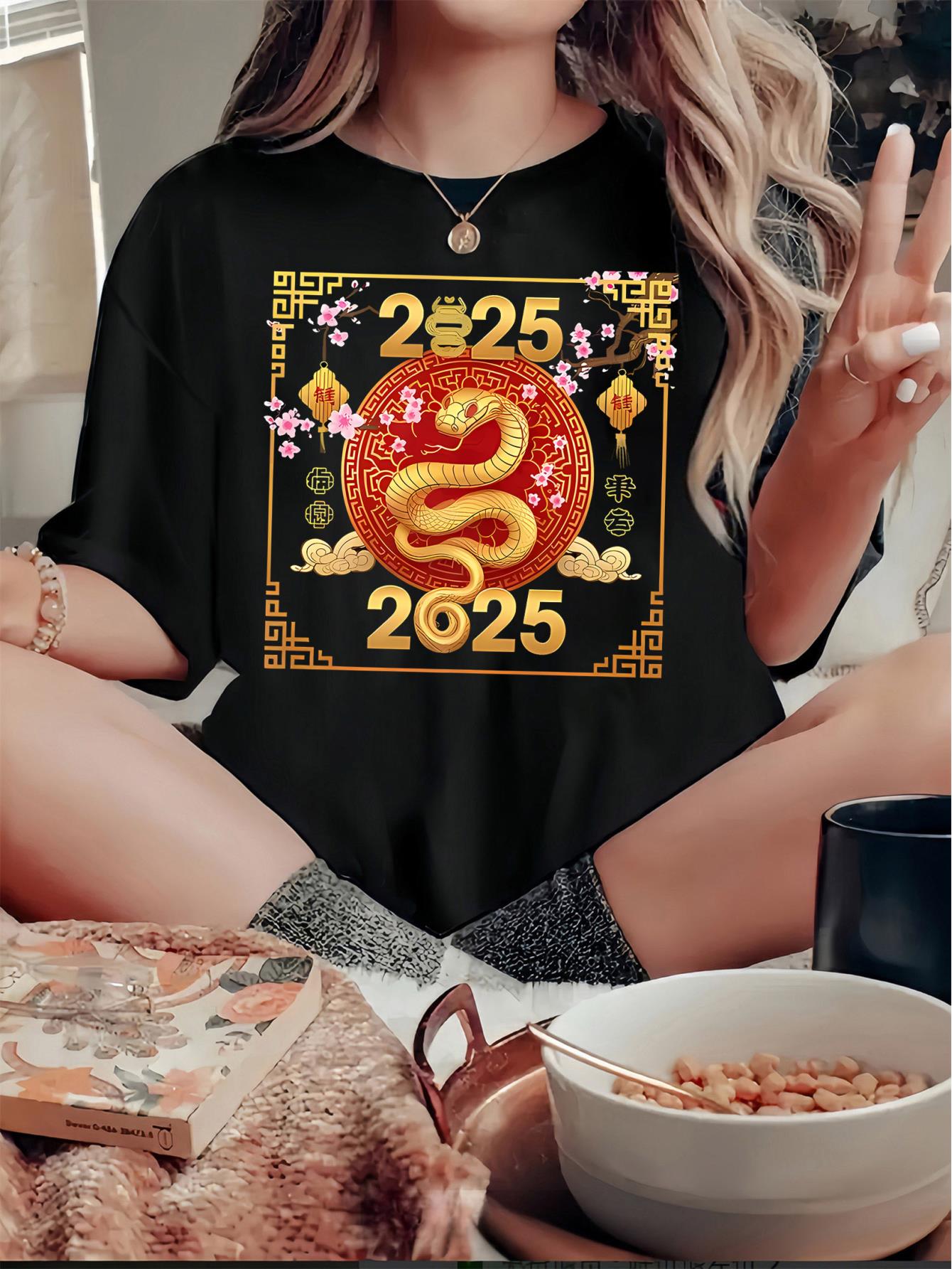 Chic Snake Print Women's T-Shirt - Casual Crew Neck, Short Sleeve, Stretchy Polyester Blend, Machine Washable - Perfect for Summer & Everyday Fashion